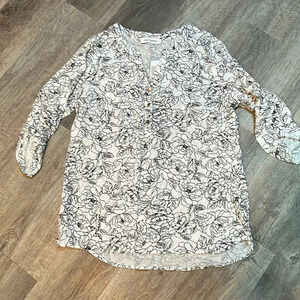 Emily Daniels white black pullover vneck quarter button blouse